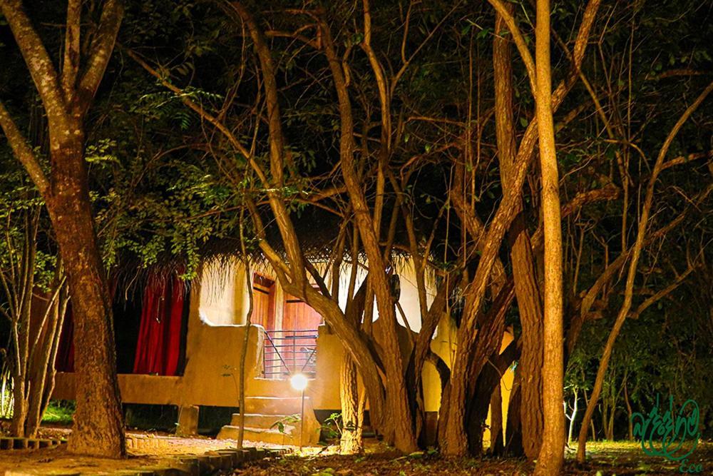 Hotel Yala Beddegama Eco à Kataragama Extérieur photo