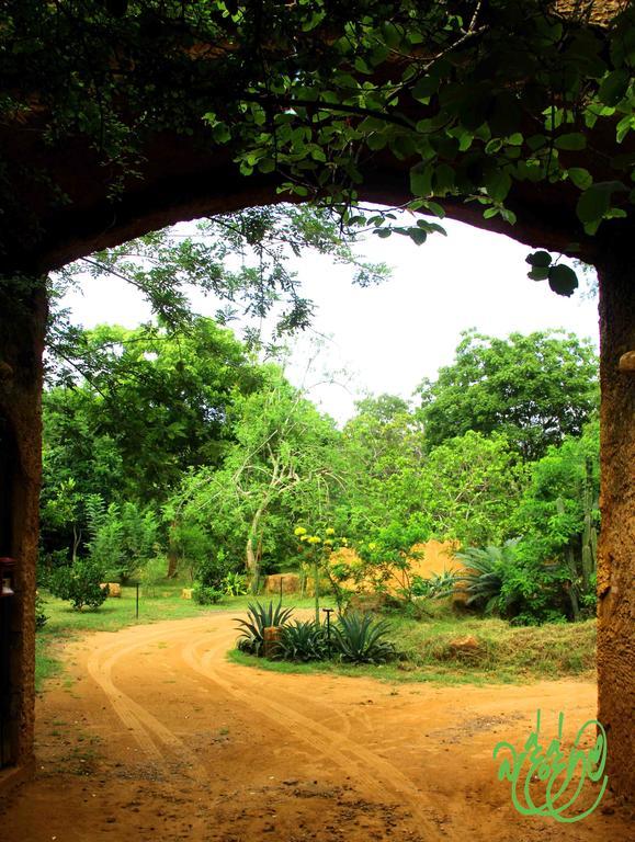 Hotel Yala Beddegama Eco à Kataragama Extérieur photo