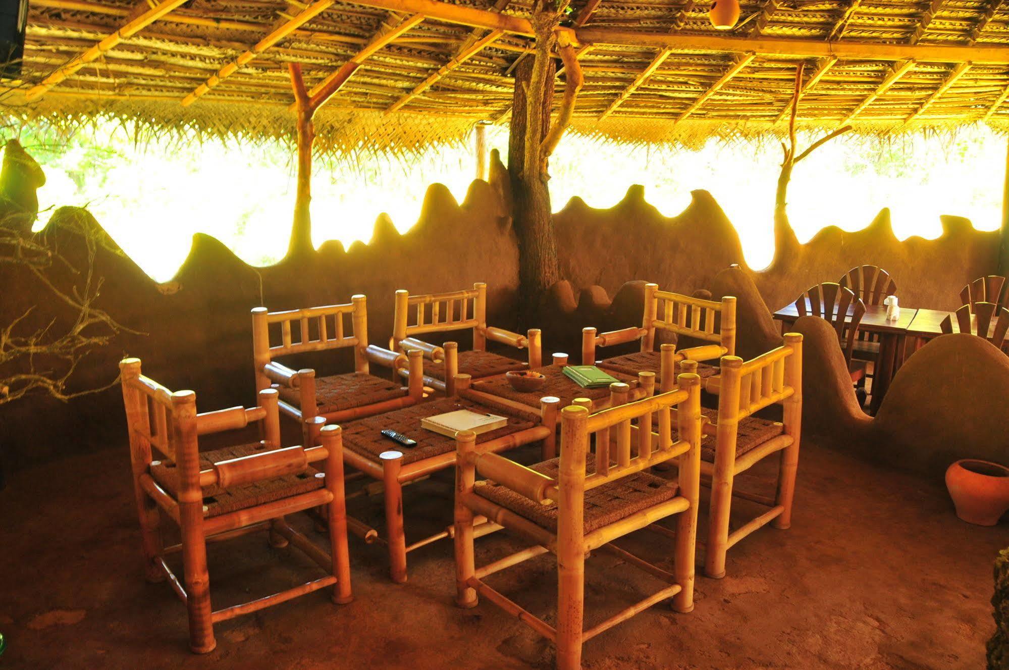 Hotel Yala Beddegama Eco à Kataragama Extérieur photo